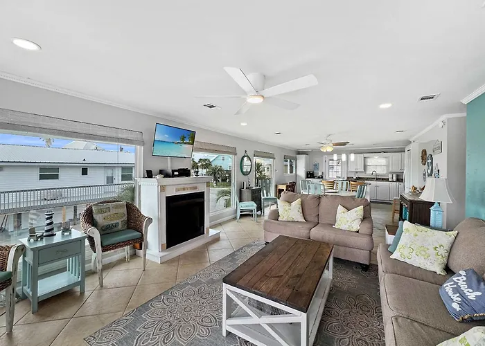 Bonnie Dune - Retreat For 8 *