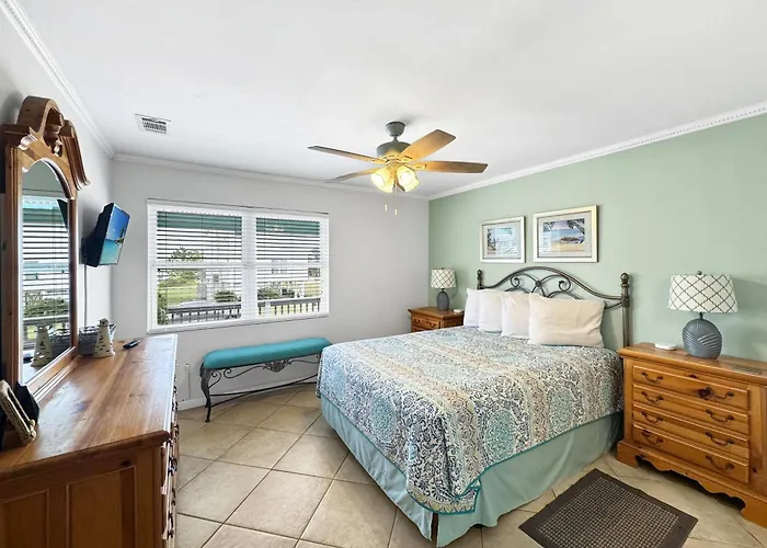 Bonnie Dune - Retreat For 8 *