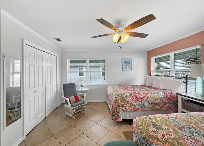 Bonnie Dune - Retreat For 8 *