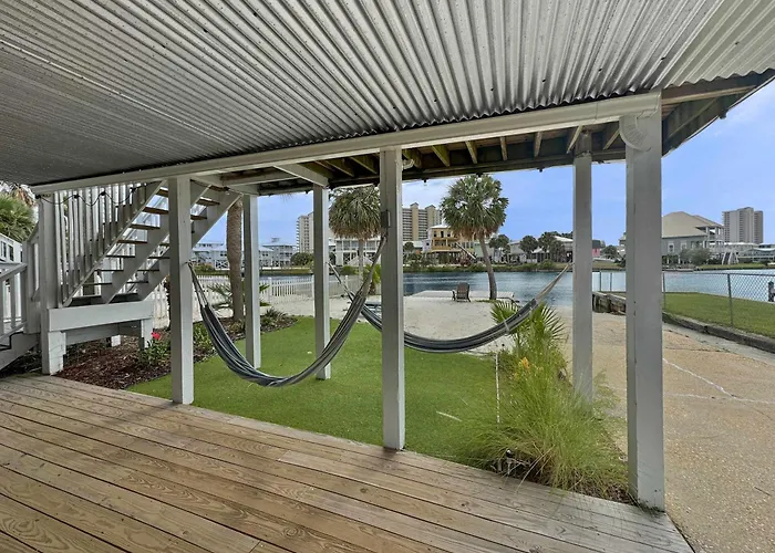 Bonnie Dune - Retreat For 8 *